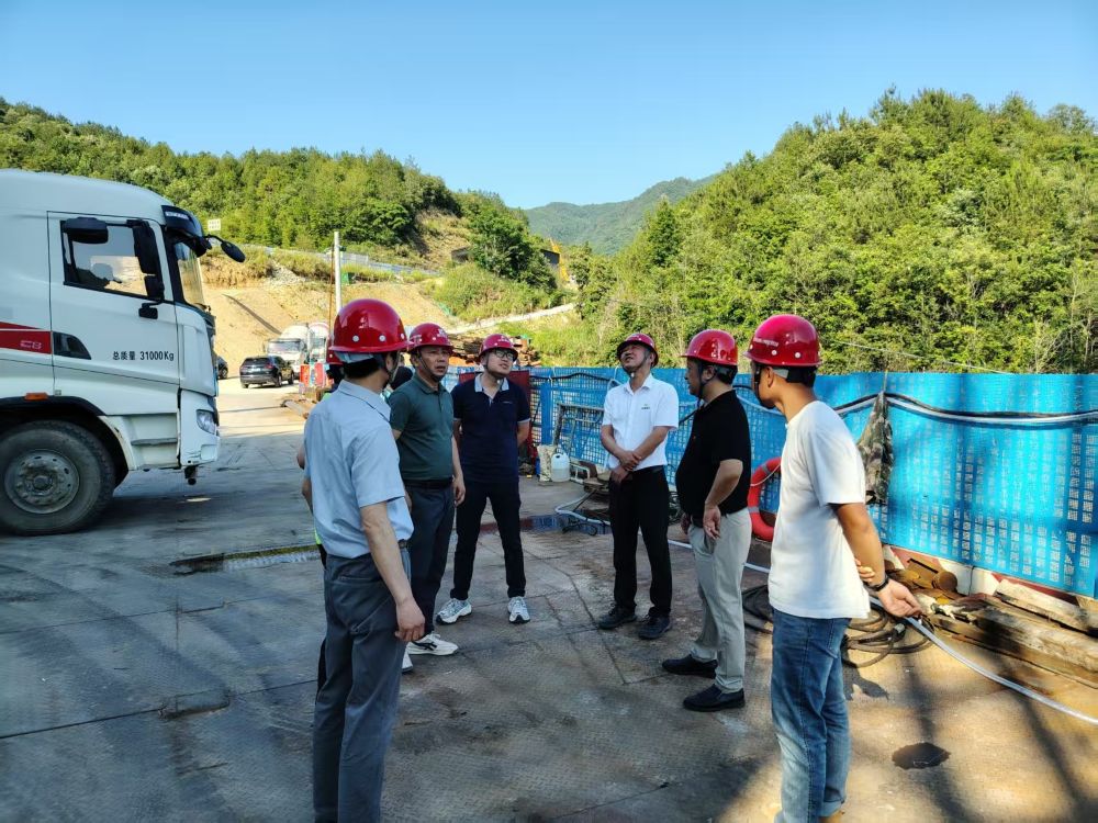 閔芳芬到潛山市滸山湖連心大橋新建工程項(xiàng)目調(diào)研指導(dǎo)